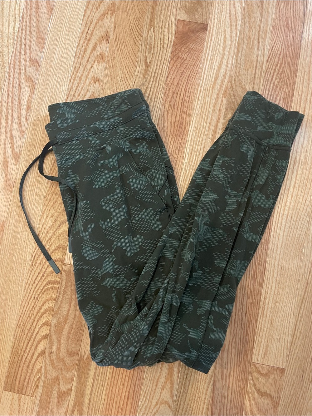 lululemon athletica ready to rulu Olive Green Camo Jogger Pants